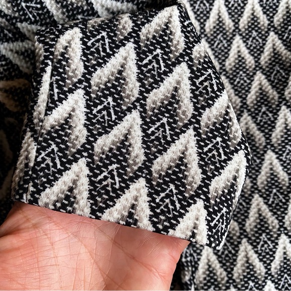 🖤 H&M BLACK WHITEE CHEVRON JACKET! - Picture 8 of 11